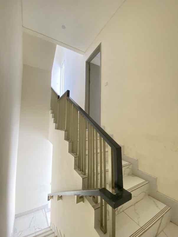 dijual rumah cluster semayang asya jgc