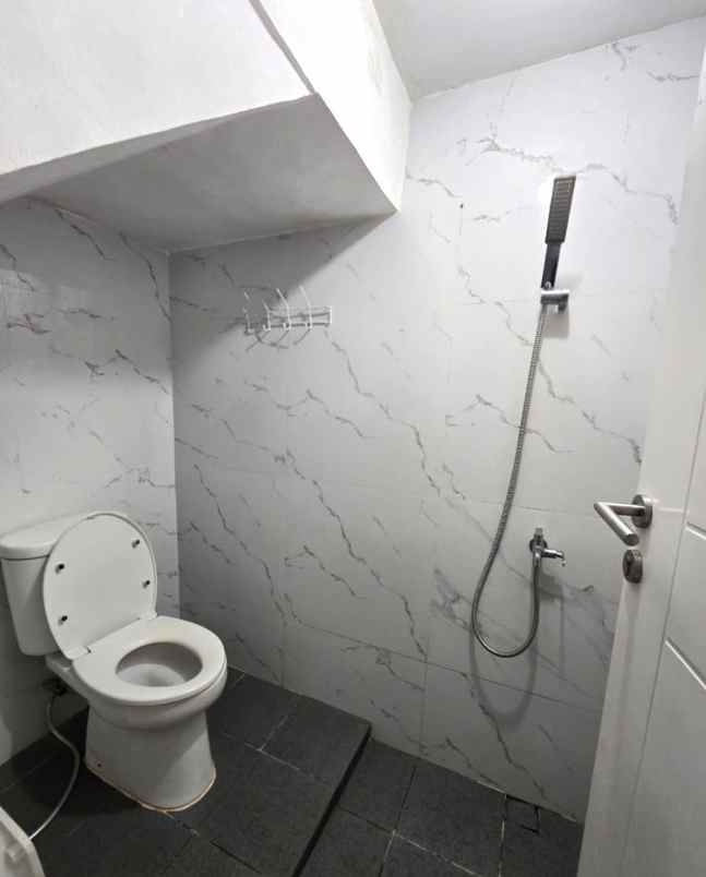 dijual rumah cluster teresta metland