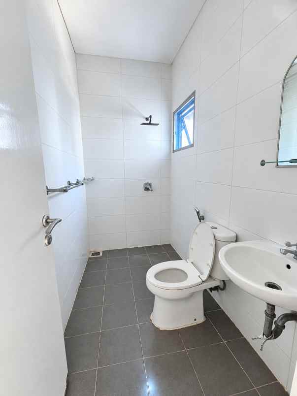 dijual rumah cluster zebrina jgc