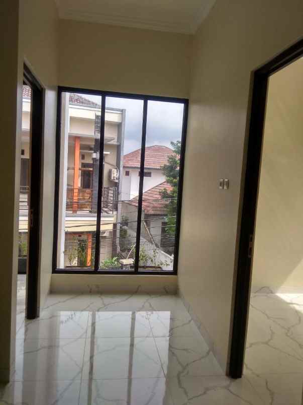 dijual rumah condet