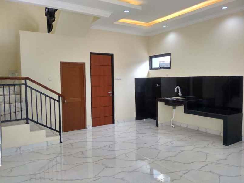 dijual rumah condet