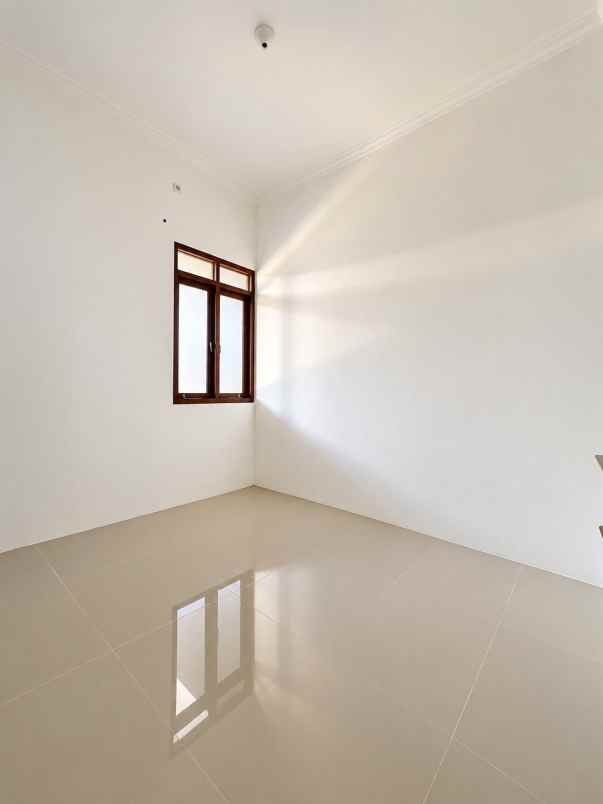 dijual rumah dalam cluster bambu apus
