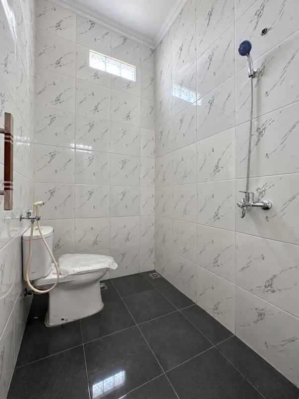 dijual rumah dalam cluster bambu apus