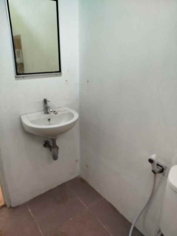 dijual rumah dan tanah di cisaga shm