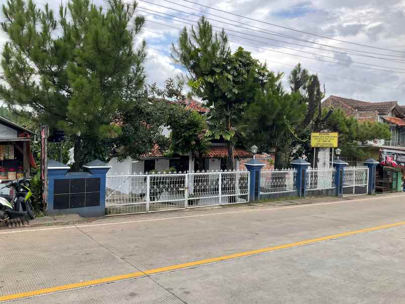 dijual rumah dekat pasar dan jalan utama