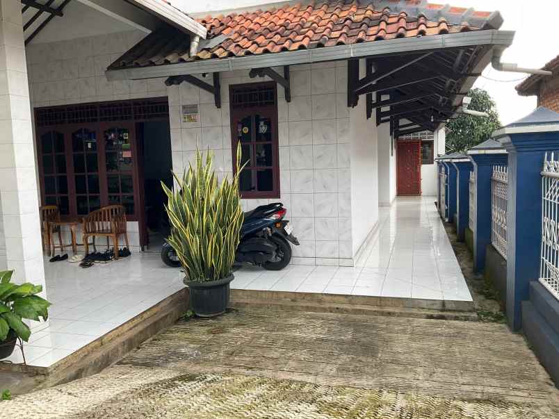 dijual rumah dekat pasar dan jalan utama