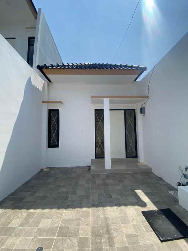 dijual rumah deltasari indah waru