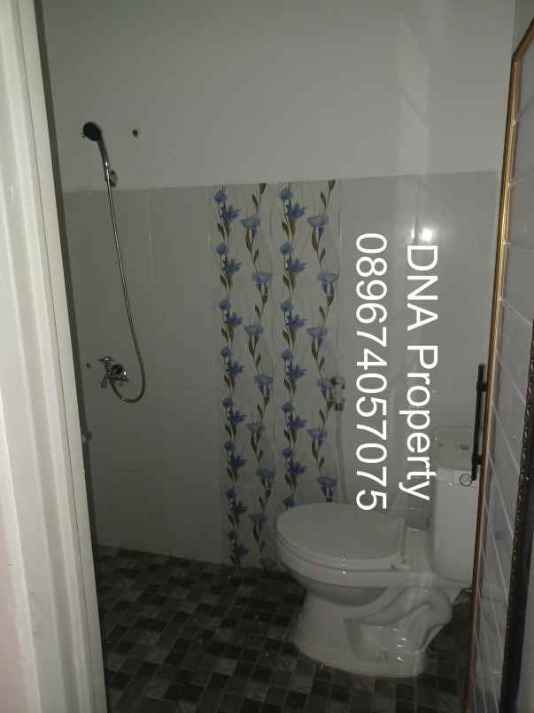 dijual rumah dengan halaman luas di margahayu bandung