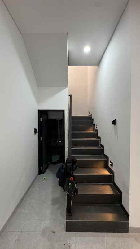 dijual rumah dharmahusada mas
