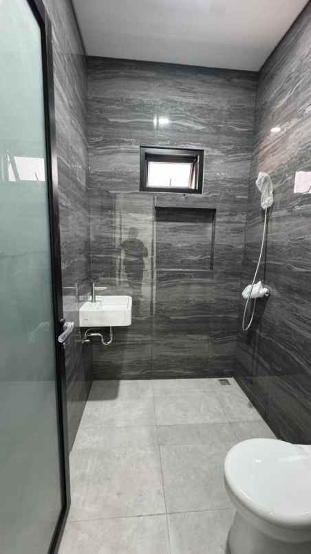 dijual rumah dharmahusada mas