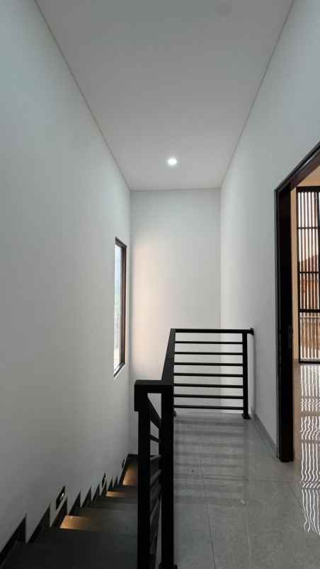 dijual rumah dharmahusada mas