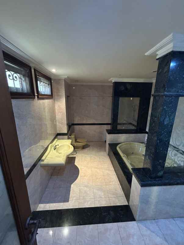 dijual rumah dharmahusada regency