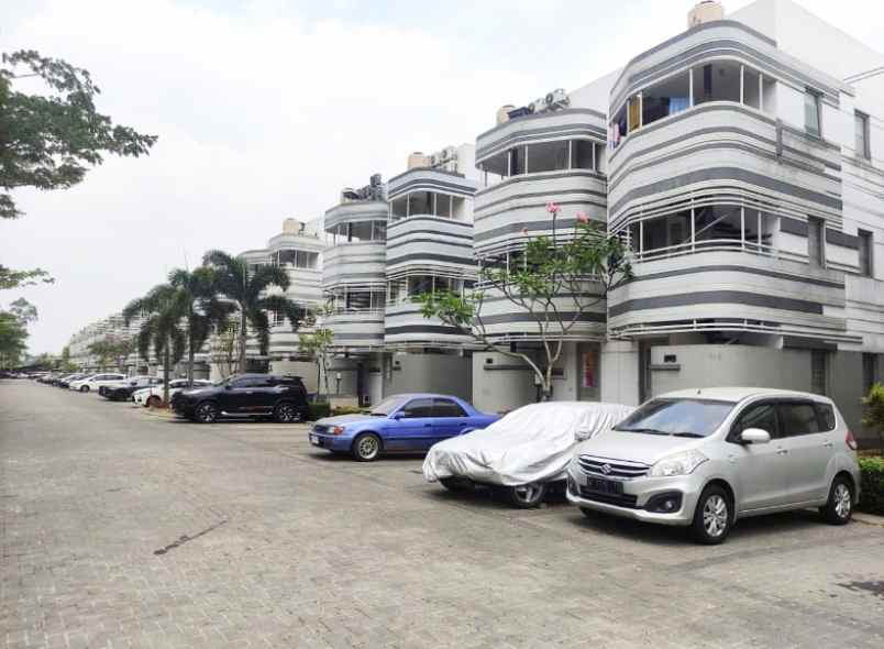 dijual rumah di cluster anarta vanya park