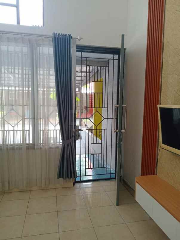 dijual rumah di graha raya bintaro