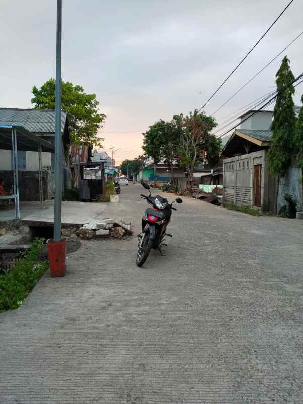 dijual rumah di jln tintilingan kec mamuju kab mamuju