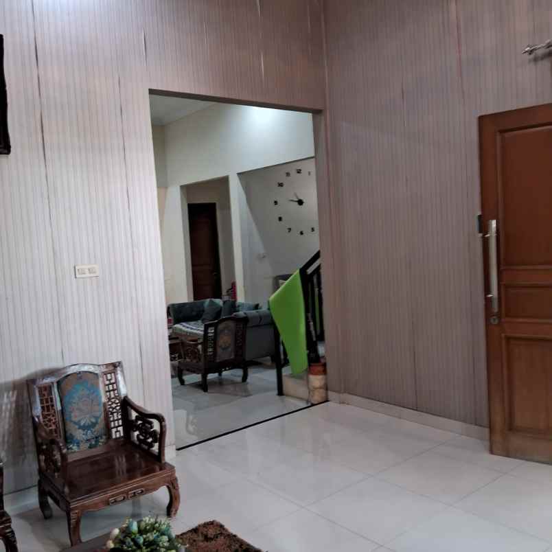 dijual rumah dianggrek loka graha raya