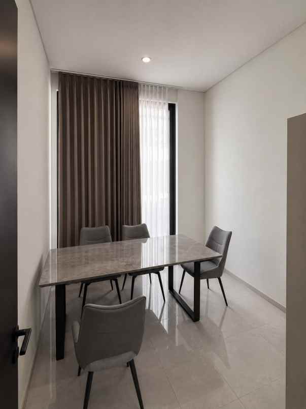dijual rumah district 9 citraland