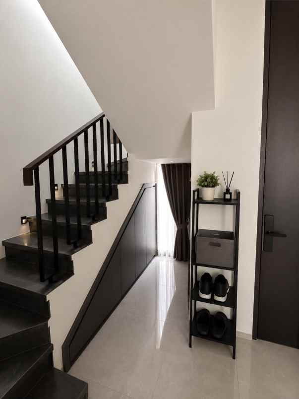 dijual rumah district 9 citraland