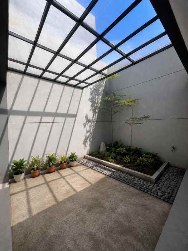 dijual rumah district 9 citraland