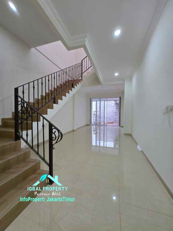 dijual rumah duren sawit