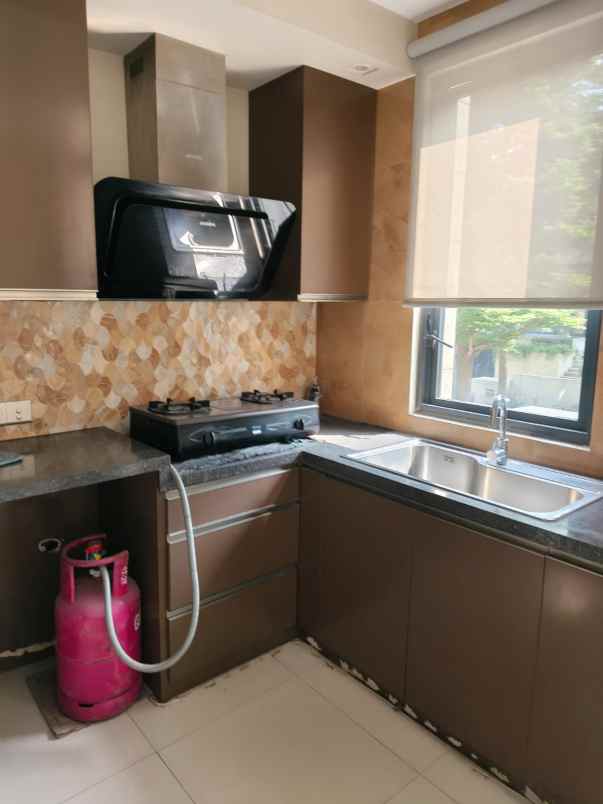 dijual rumah full furnished di nava park bsd