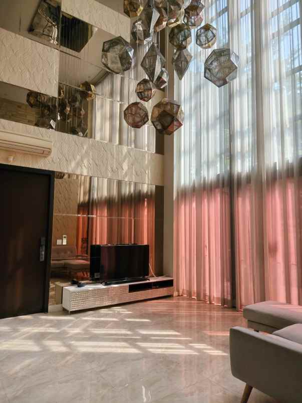 dijual rumah full furnished di nava park bsd