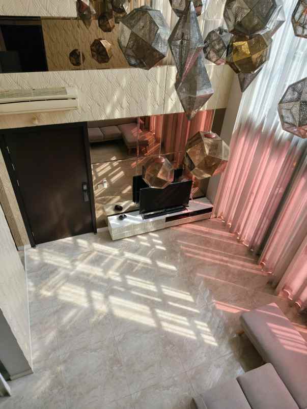 dijual rumah full furnished di nava park bsd