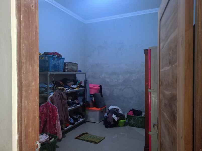 dijual rumah giripeni