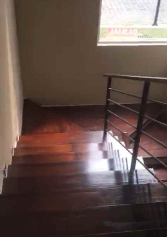 dijual rumah graha natura