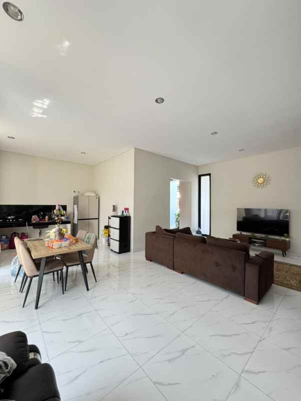 dijual rumah grand sharon residence