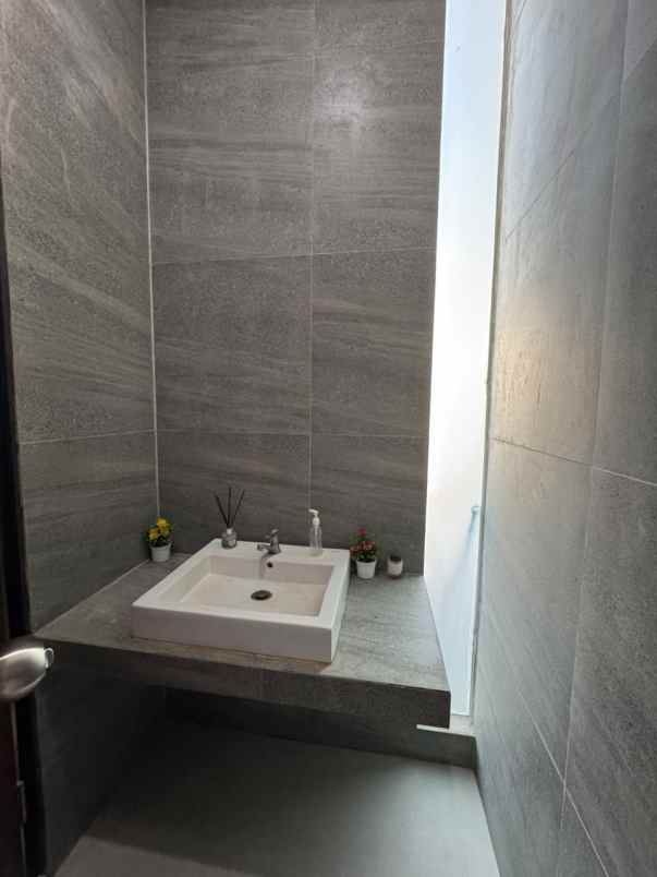 dijual rumah grand sharon residence