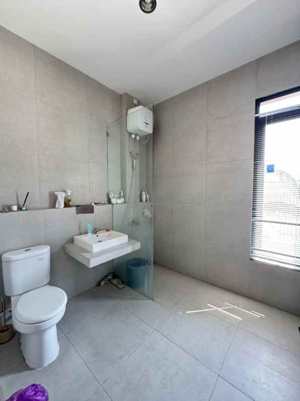 dijual rumah grand sharon residence