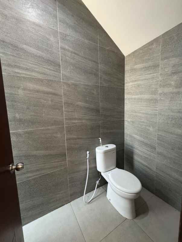 dijual rumah grand sharon residence