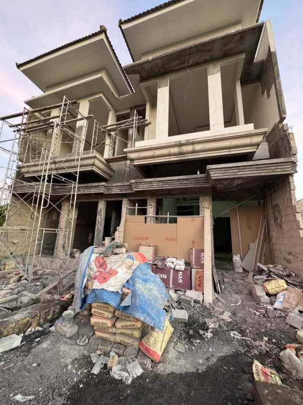 dijual rumah green lake wonorejo