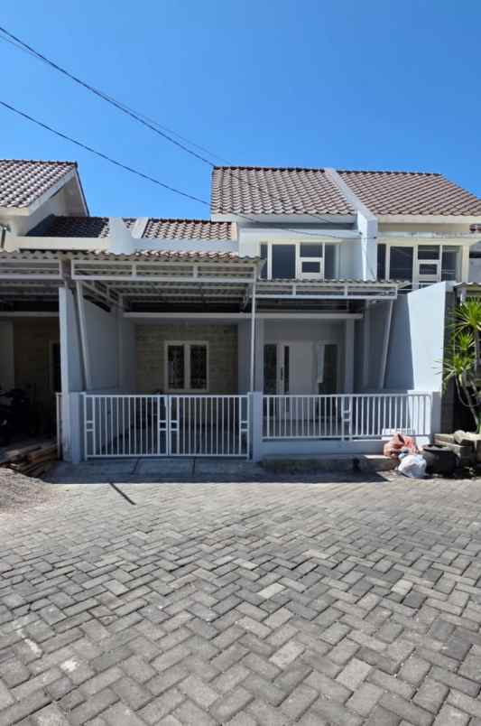 dijual rumah green lake wonorejo
