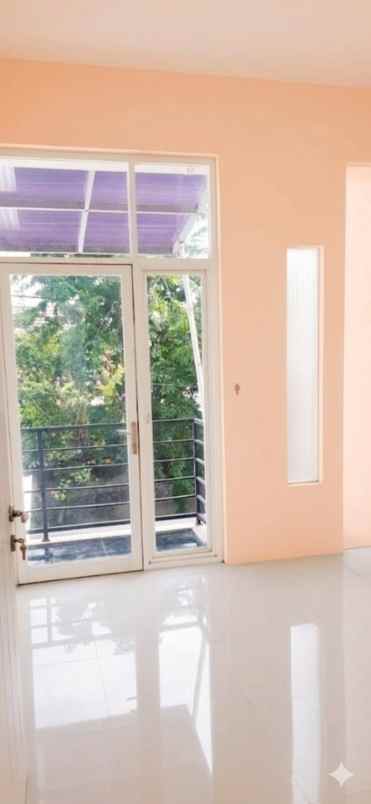 dijual rumah green lake wonorejo