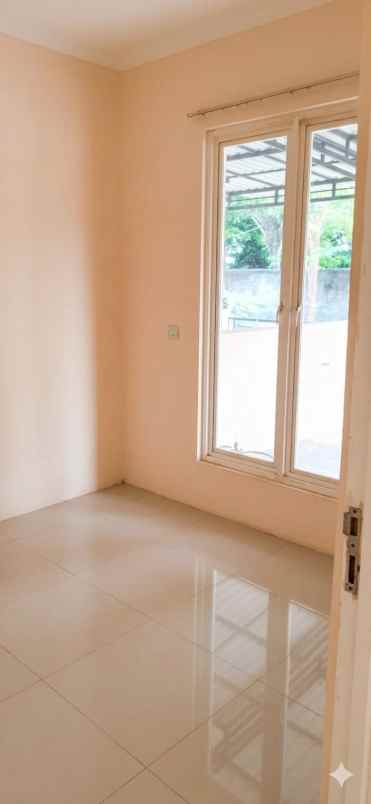 dijual rumah green lake wonorejo
