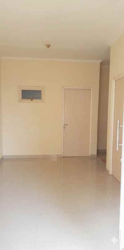 dijual rumah green lake wonorejo