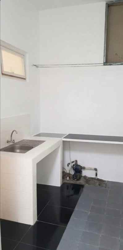 dijual rumah green lake wonorejo