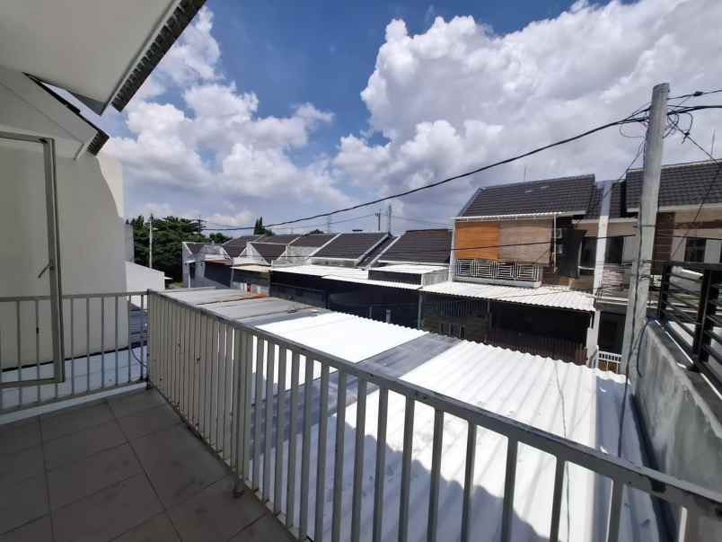 dijual rumah green mansion lontar