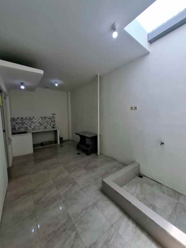 dijual rumah green mansion lontar