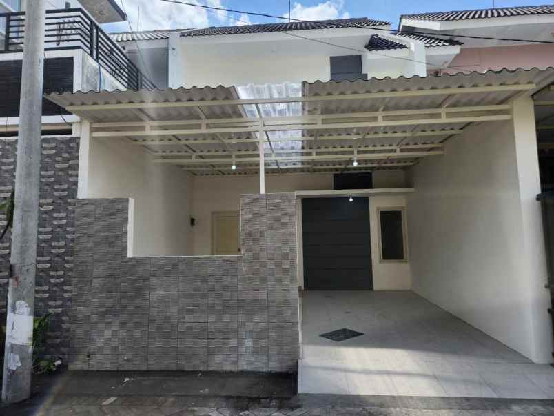 dijual rumah green mansion lontar