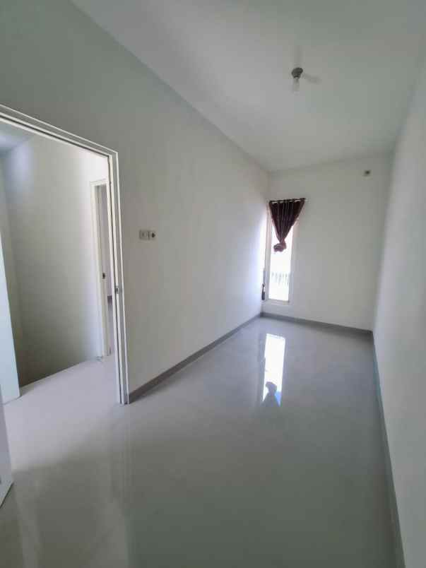 dijual rumah green mansion lontar