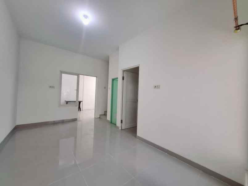 dijual rumah green mansion lontar