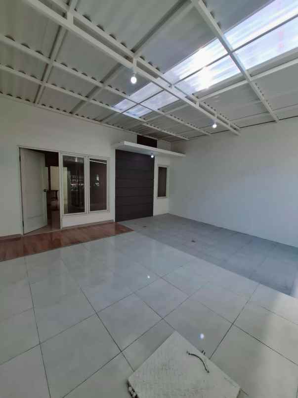 dijual rumah green mansion lontar