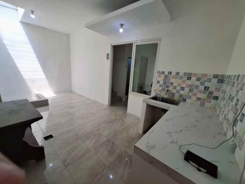 dijual rumah green mansion lontar