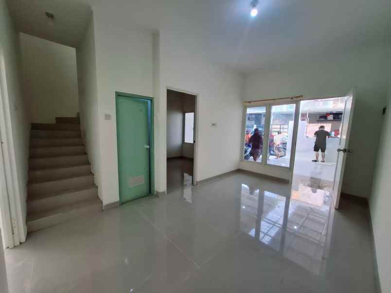 dijual rumah green mansion lontar