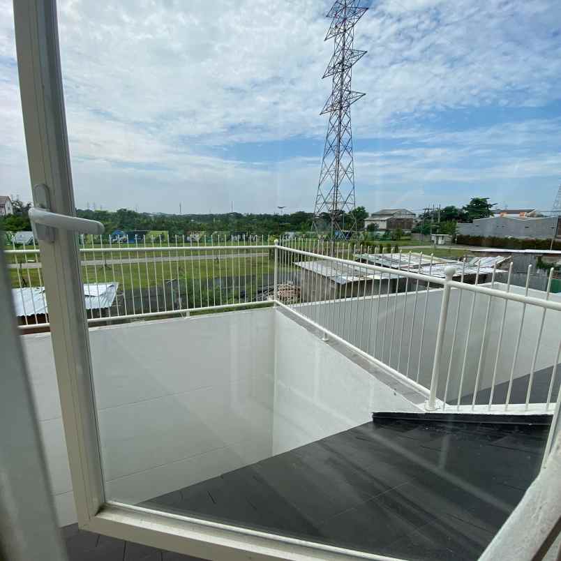 dijual rumah greenlake citraland