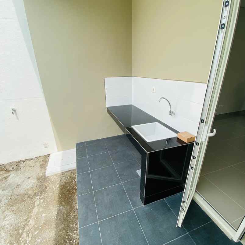 dijual rumah greenlake citraland