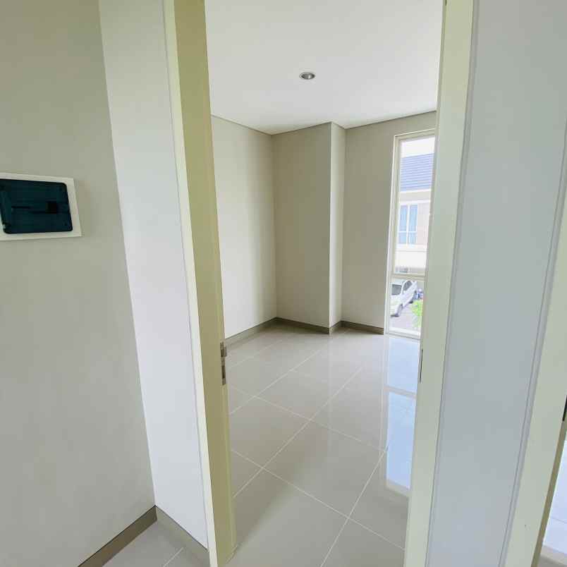 dijual rumah greenlake citraland